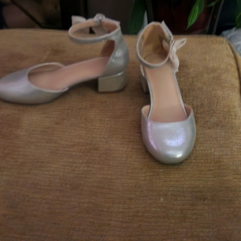 Girls shoes